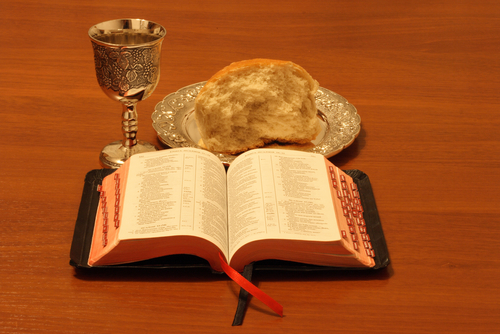 http://www.knightdaleumc.org/clientimages/28106/communion2.jpg